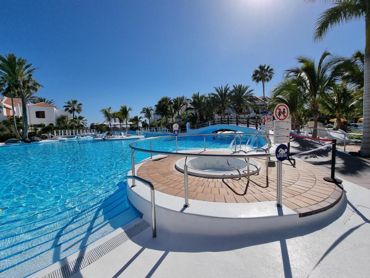 Studio No 2 Just 100 To Beach And Sea, Large Terrace, Heated Pool, Wifi, Aircondition For A Fee Playa de las Americas  Zewnętrze zdjęcie
