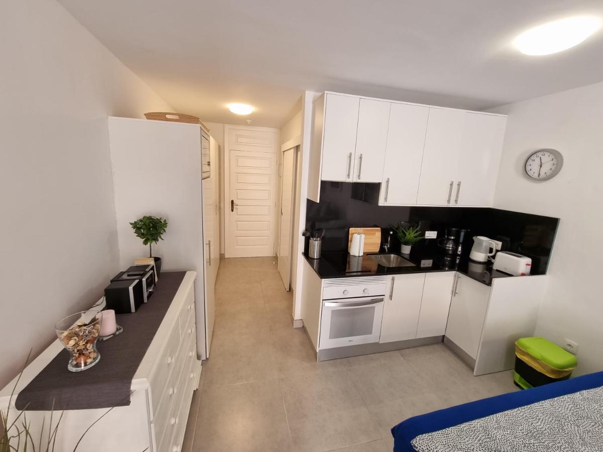 Studio No 2 Just 100 To Beach And Sea, Large Terrace, Heated Pool, Wifi, Aircondition For A Fee Playa de las Americas  Zewnętrze zdjęcie