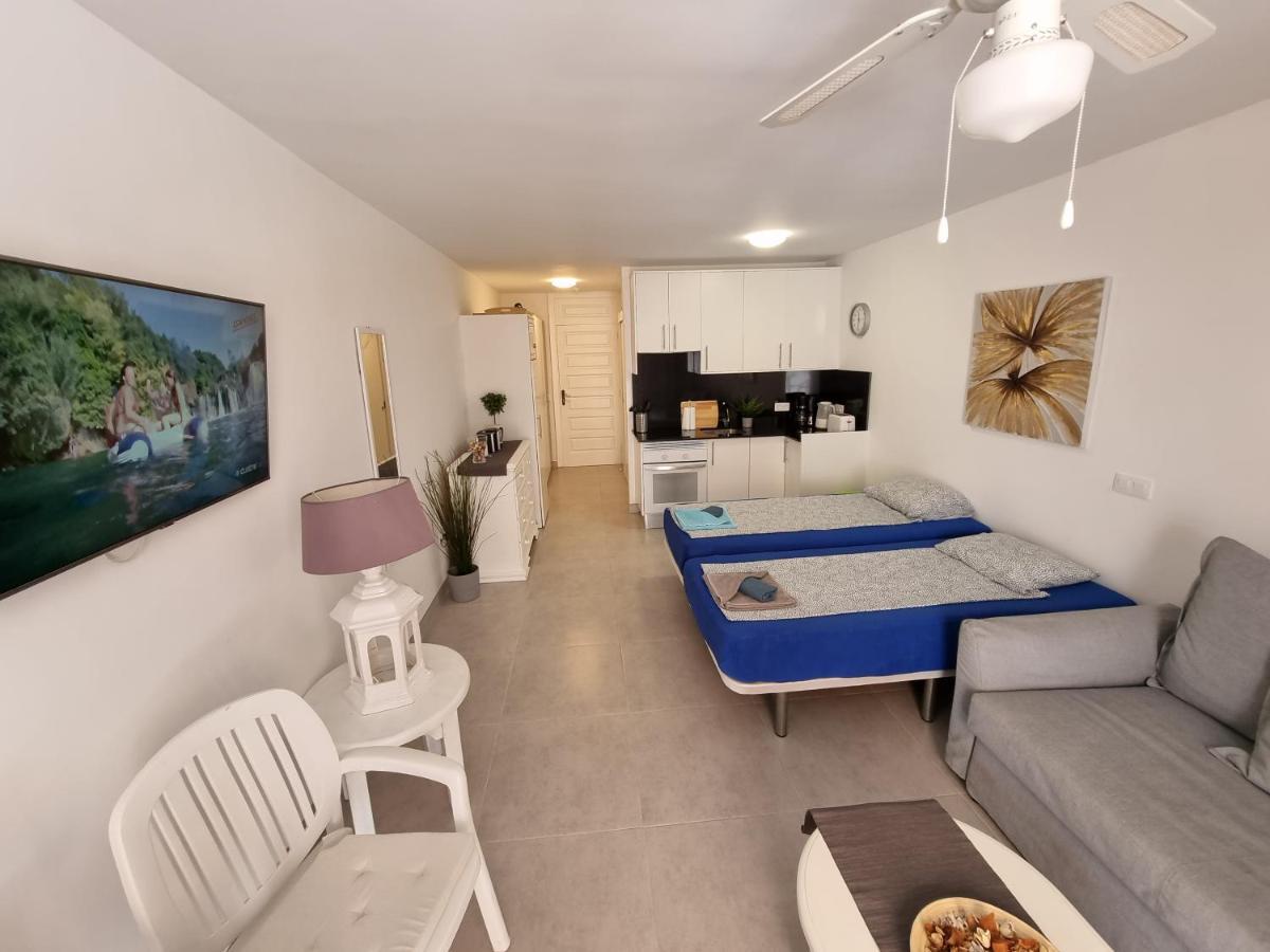 Studio No 2 Just 100 To Beach And Sea, Large Terrace, Heated Pool, Wifi, Aircondition For A Fee Playa de las Americas  Zewnętrze zdjęcie