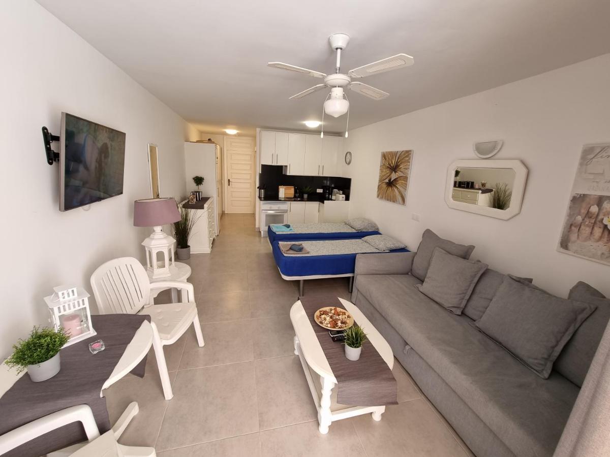 Studio No 2 Just 100 To Beach And Sea, Large Terrace, Heated Pool, Wifi, Aircondition For A Fee Playa de las Americas  Zewnętrze zdjęcie