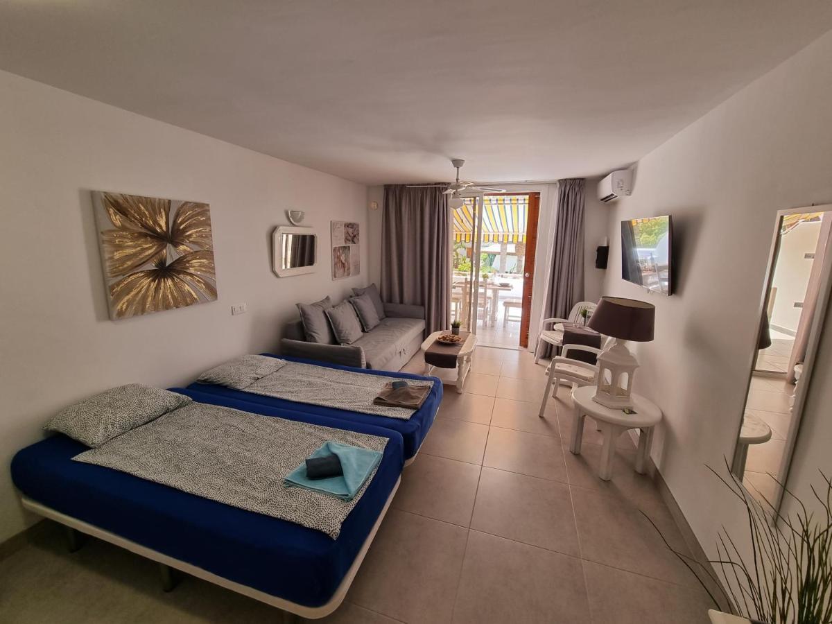 Studio No 2 Just 100 To Beach And Sea, Large Terrace, Heated Pool, Wifi, Aircondition For A Fee Playa de las Americas  Zewnętrze zdjęcie
