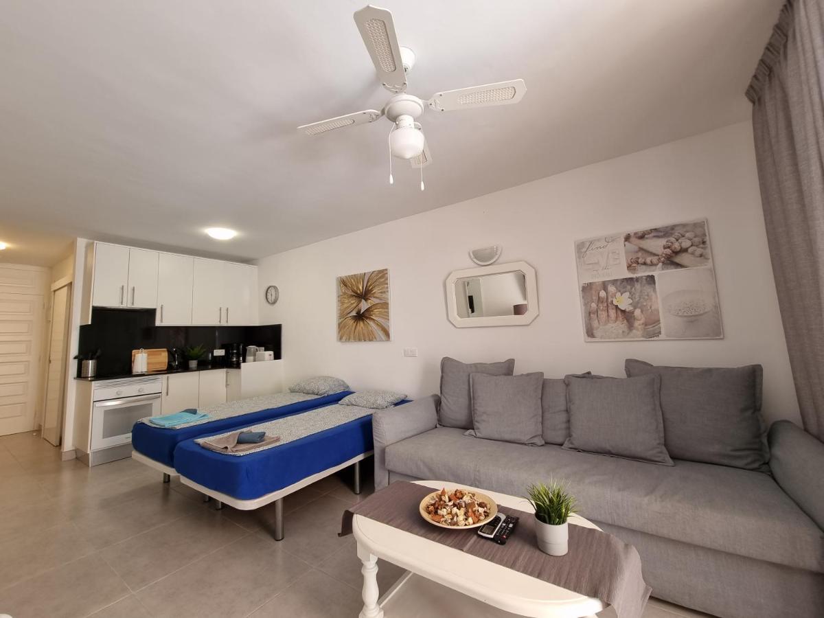 Studio No 2 Just 100 To Beach And Sea, Large Terrace, Heated Pool, Wifi, Aircondition For A Fee Playa de las Americas  Zewnętrze zdjęcie
