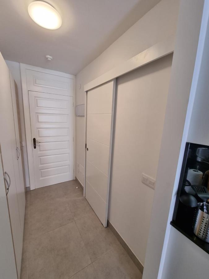 Studio No 2 Just 100 To Beach And Sea, Large Terrace, Heated Pool, Wifi, Aircondition For A Fee Playa de las Americas  Zewnętrze zdjęcie