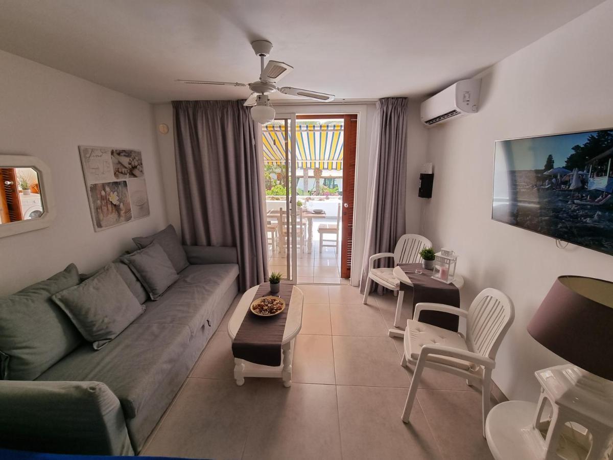 Studio No 2 Just 100 To Beach And Sea, Large Terrace, Heated Pool, Wifi, Aircondition For A Fee Playa de las Americas  Zewnętrze zdjęcie